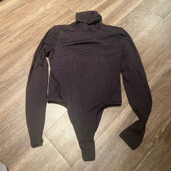 lululemon wundermost ultra soft nulu turtleneck bodysuit - Picture 4 of 6